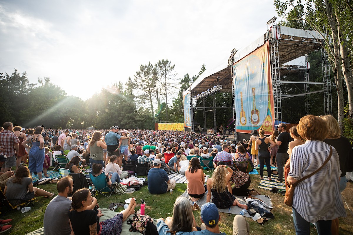 A Holt Sponsorship Edgefield Concerts on the Lawn